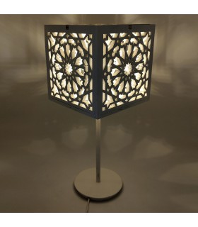 Abajur de mesa minimalista Treliça árabe - Geometria árabe - Cor branca - Modelo Mukaeab