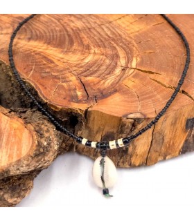 Colar com pingente de concha de búzio africano modelo Limbat