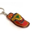 Handgefertigter Schlüsselanhänger in Form einer Sandale – verschiedene Farben | Exklusives Souvenir aus Pakistan und Indien
