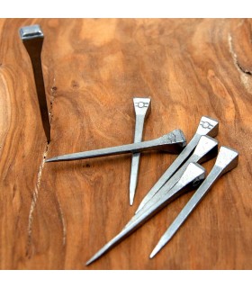 Geschmiedeter Nagel mit gravierter Spitze – 4 cm – Dekorationen und Restaurierungen