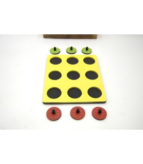 Tic Tac Toe Game with Arabic Lattice Pieces