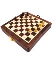 Mini Ajedrez Plegable con Funda Interior – Compacto y Portátil (13,5 cm x 13 cm)